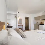 Proteas & Hotel 3*